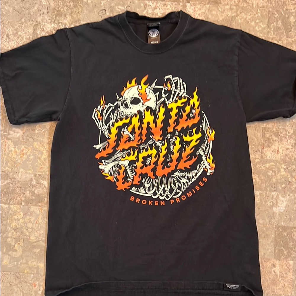 Santa Cruz broken promises t shirt size medium